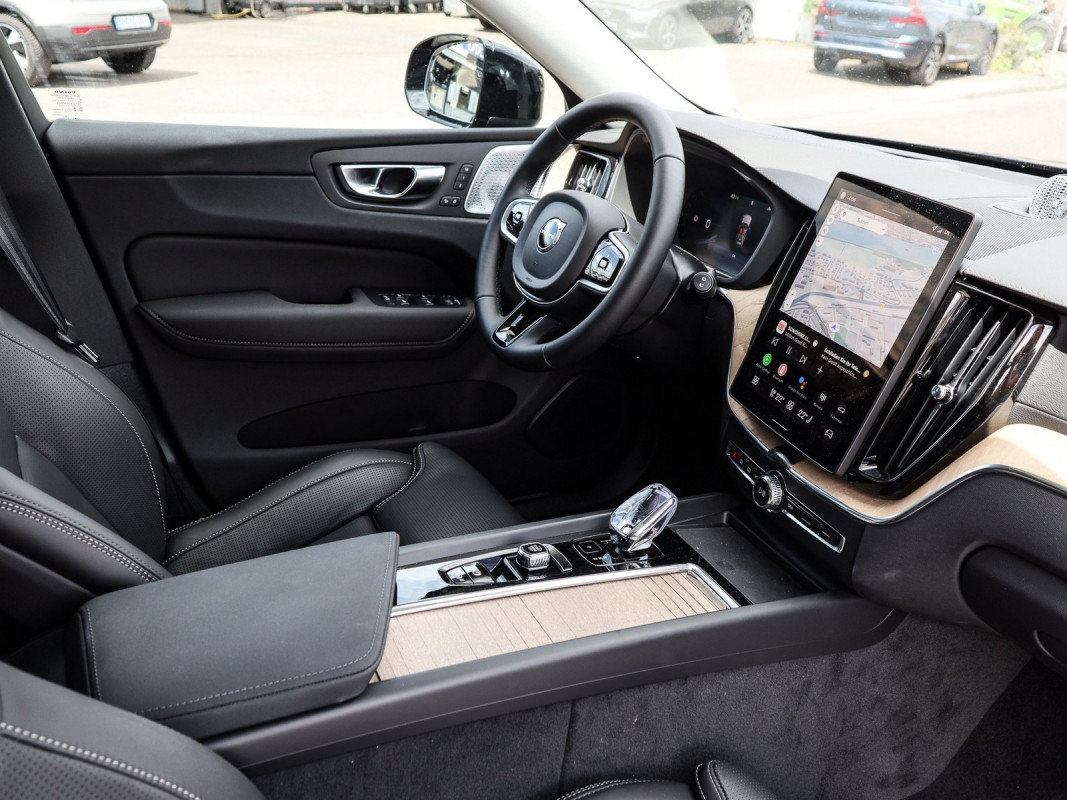 Volvo XC60 T8 AWD - SUV/Off-road - Blau - Gebrauchtwagen - Bild 3
