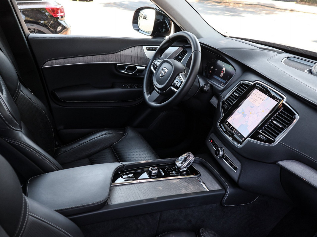 Volvo XC90 T8 Ultimate Dark - SUV/Off-road - Grau - Gebrauchtwagen - Bild 3