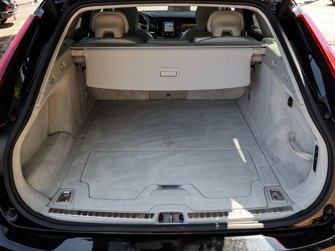 Volvo V90 Kombi T8 - Kombi - Schwarz - Gebrauchtwagen - Bild 11