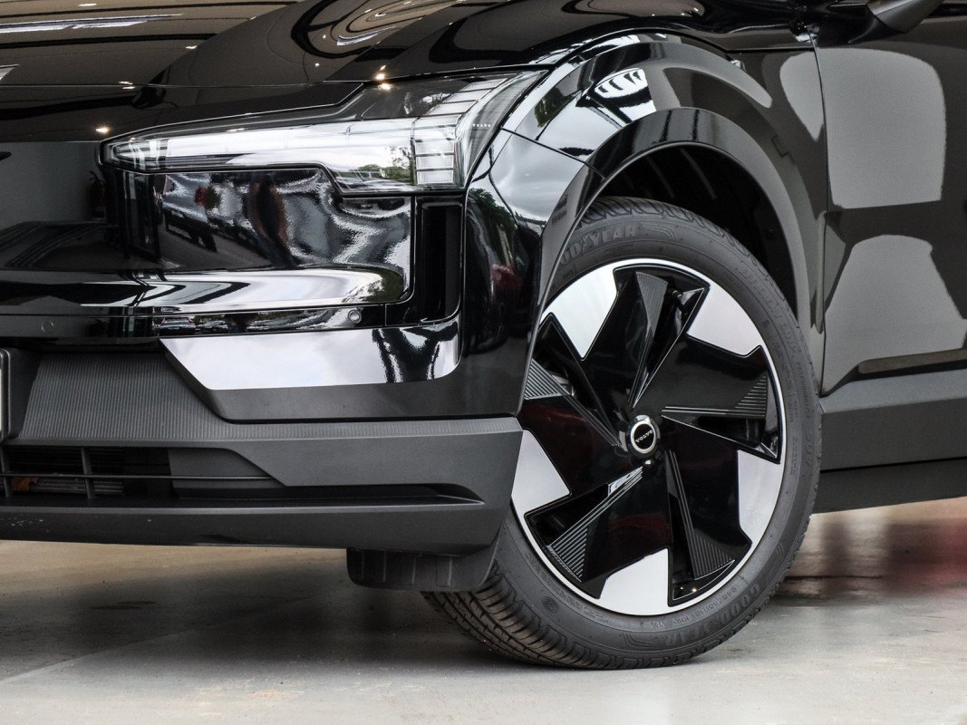 Volvo EX30 Single Motor Extended Range RWD - SUV/Off-road - Schwarz - Gebrauchtwagen - Bild 6