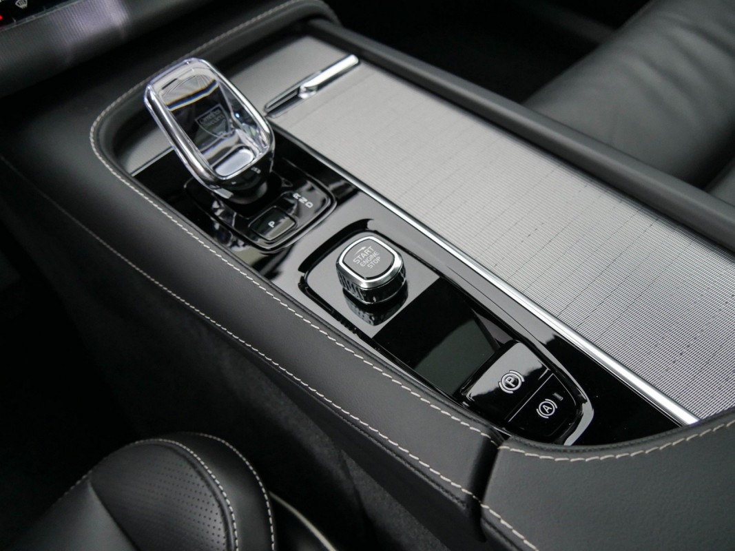 Volvo XC90 - SUV/Off-road - Schwarz - Gebrauchtwagen - Bild 11