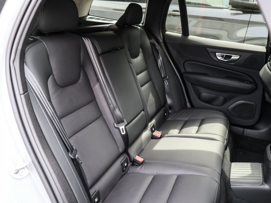 Volvo V60 T6 Recharge AWD - Kombi - Grau - Gebrauchtwagen - Bild 5