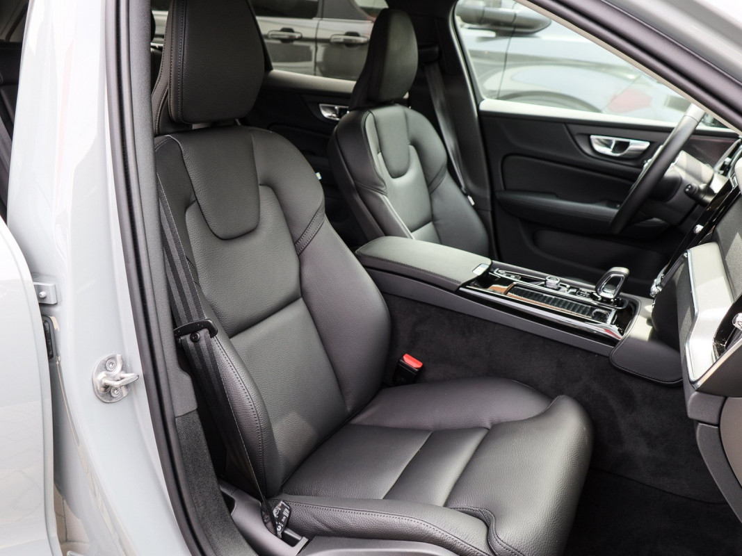 Volvo V60 T6 Recharge AWD - Kombi - Grau - Gebrauchtwagen - Bild 7