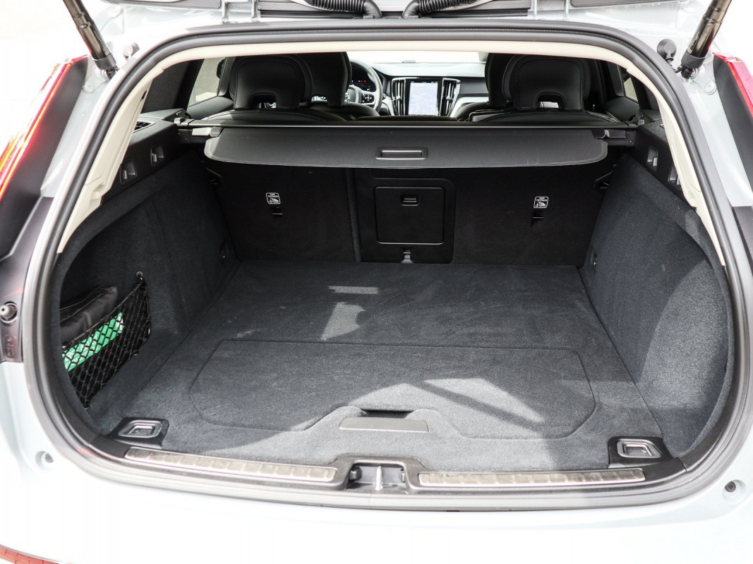 Volvo V60 T6 Recharge AWD - Kombi - Grau - Gebrauchtwagen - Bild 12