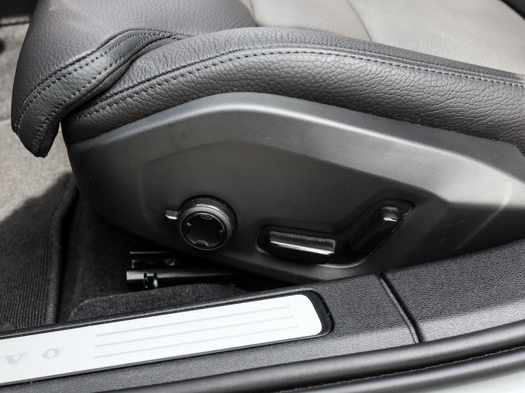Volvo V60 T6 Recharge AWD - Kombi - Grau - Gebrauchtwagen - Bild 14