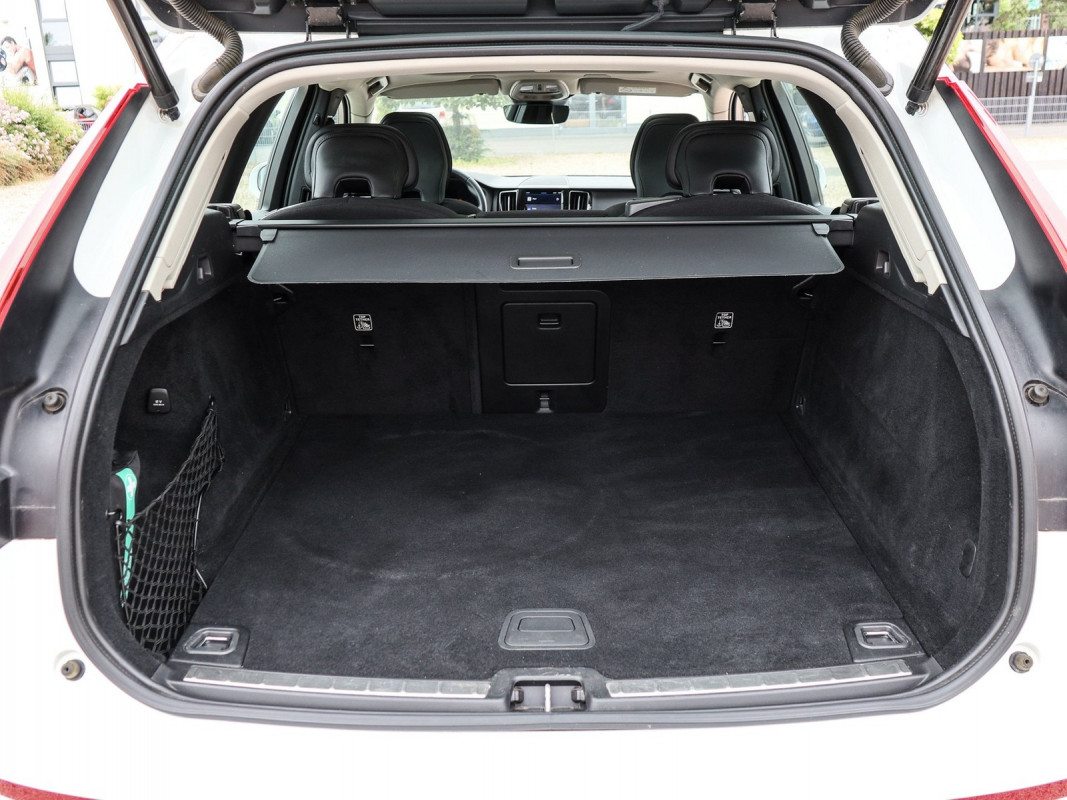 Volvo XC60 B4 Diesel - SUV/Off-road - Weiss - Gebrauchtwagen - Bild 11