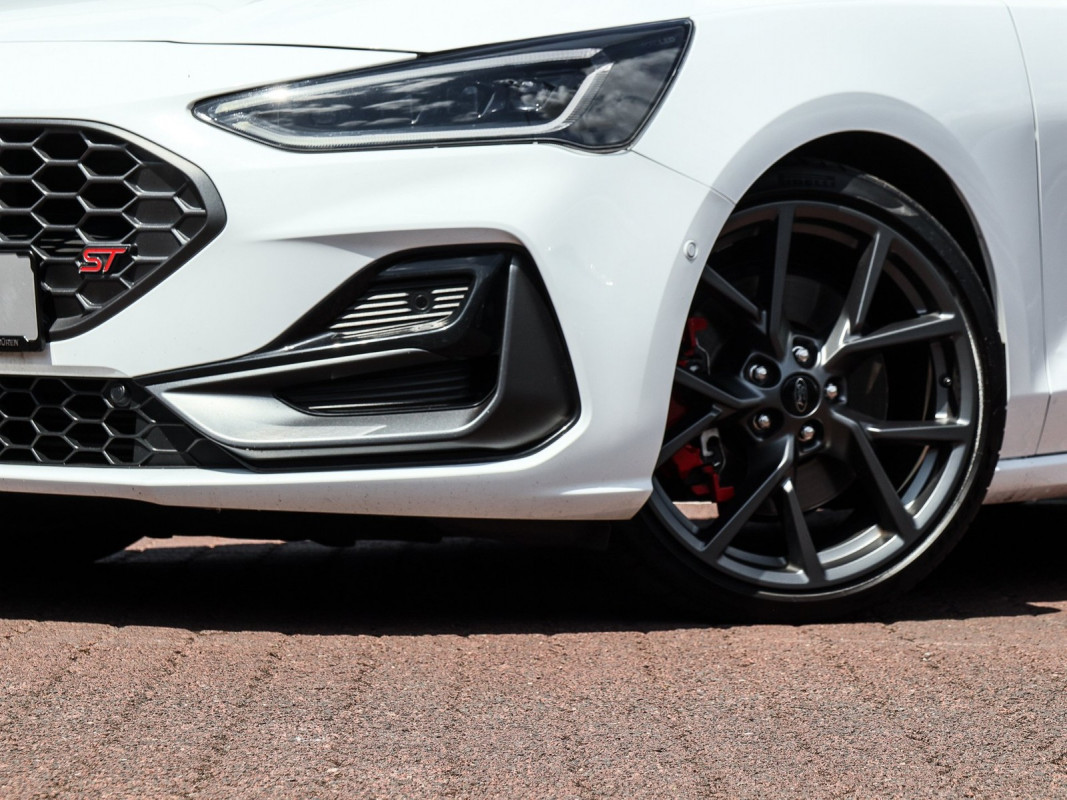 Ford Focus Lim ST-X Automatik, B&O, Winter P. LED Matrix, Sync 4 - Limousine - Weiss - Gebrauchtwagen - Bild 6