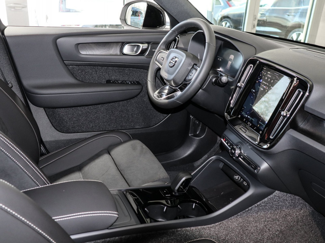 Volvo EX40 - SUV/Off-road - Weiss - Gebrauchtwagen - Bild 3