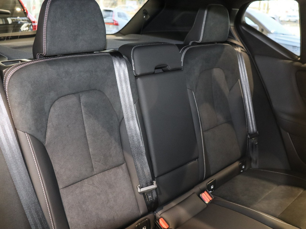 Volvo EX40 - SUV/Off-road - Weiss - Gebrauchtwagen - Bild 5