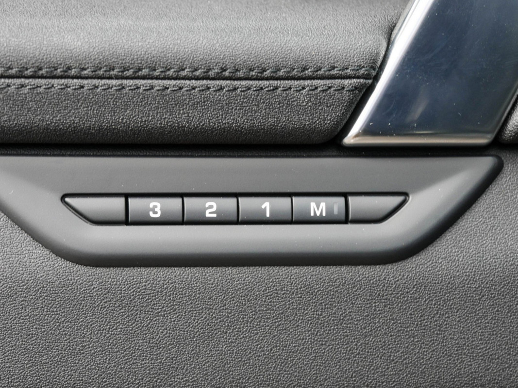 Land Rover Discovery Sport P270e AWD S - Pano - Winterpaket - SUV/Off-road - Schwarz - Gebrauchtwagen - Bild 14