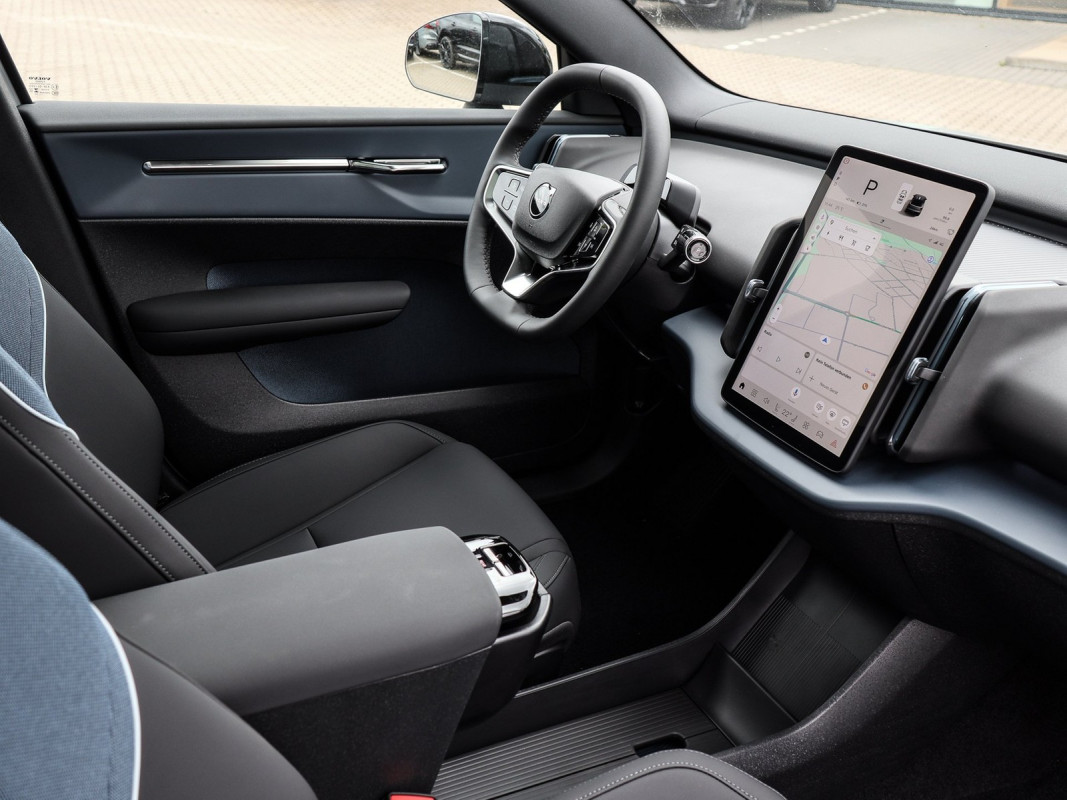 Volvo EX30 Cross Country - SUV/Off-road - Grau - Gebrauchtwagen - Bild 3