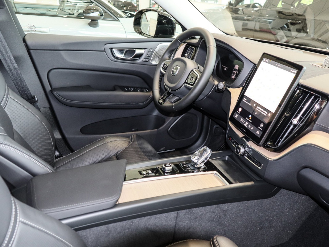 Volvo XC60 T8 AWD - SUV/Off-road - Silber - Gebrauchtwagen - Bild 3