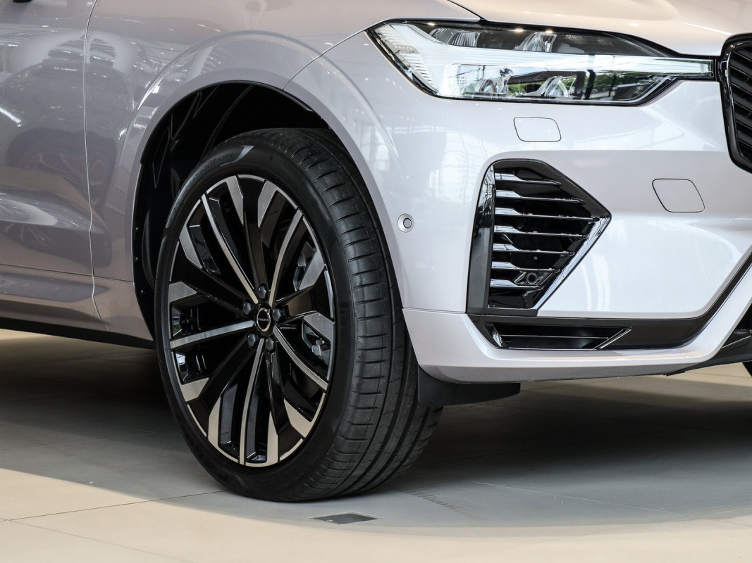 Volvo XC60 T8 AWD - SUV/Off-road - Silber - Gebrauchtwagen - Bild 6