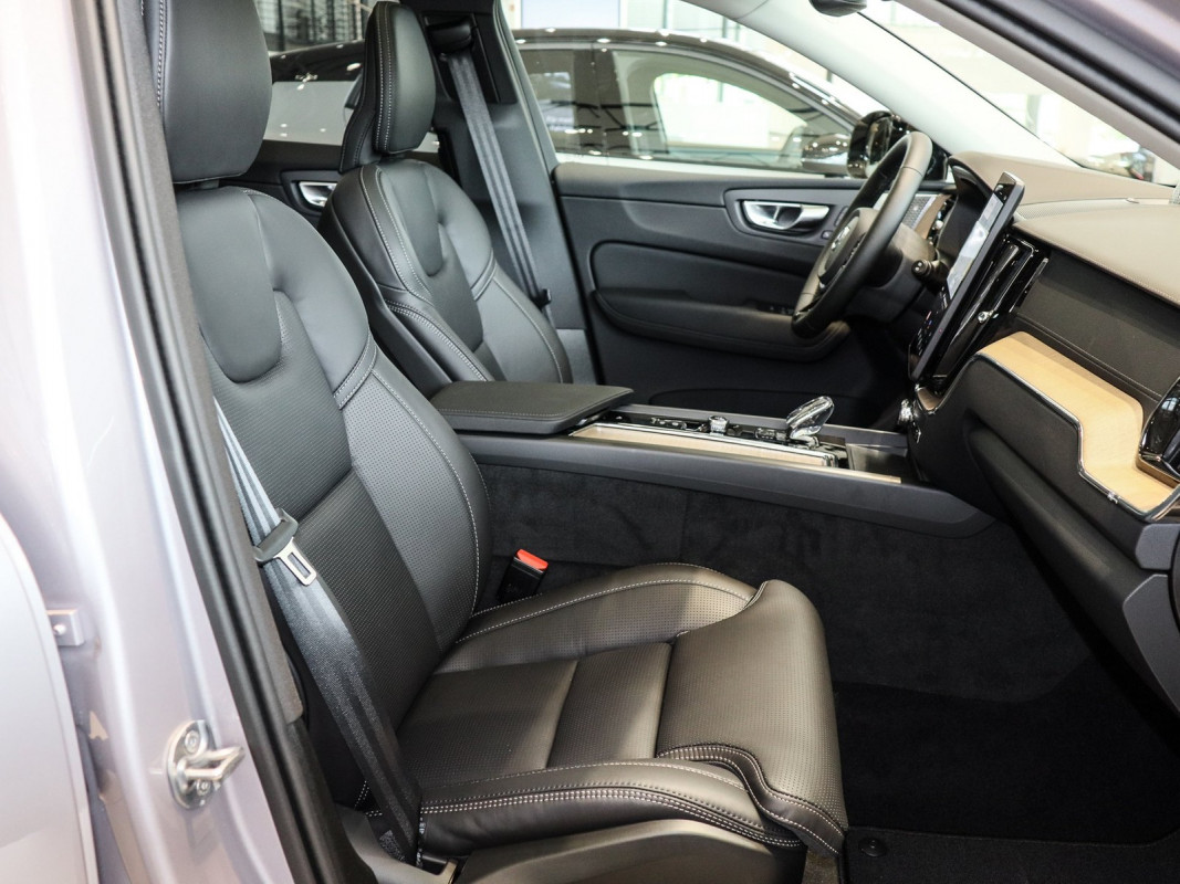 Volvo XC60 T8 AWD - SUV/Off-road - Silber - Gebrauchtwagen - Bild 7