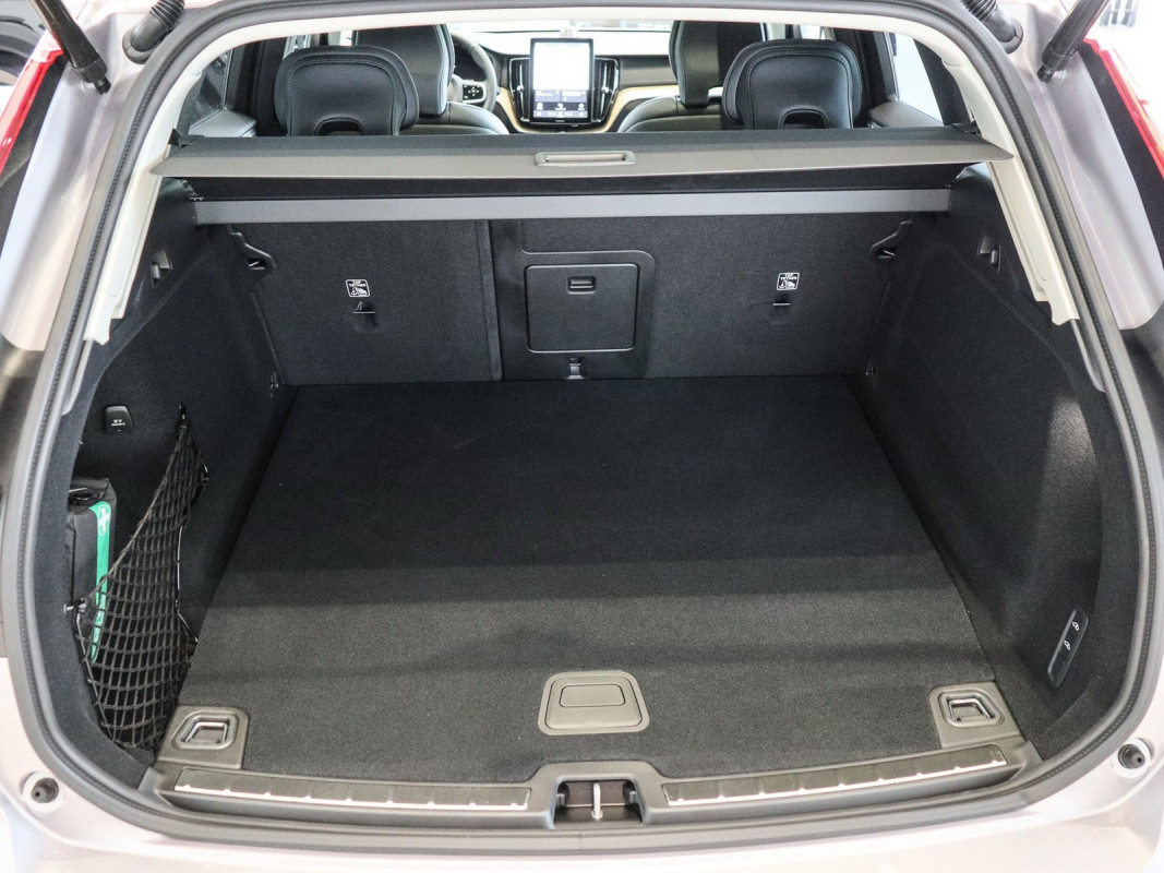 Volvo XC60 T8 AWD - SUV/Off-road - Silber - Gebrauchtwagen - Bild 12