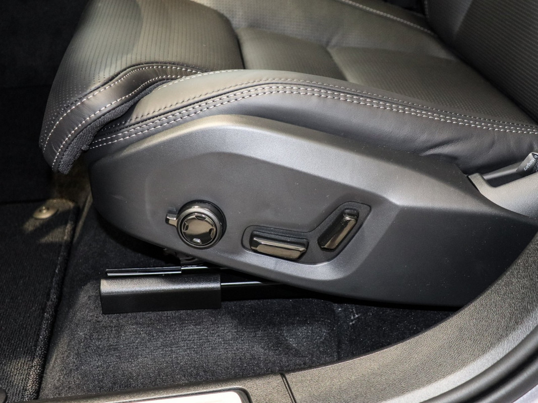 Volvo XC60 T8 AWD - SUV/Off-road - Silber - Gebrauchtwagen - Bild 14