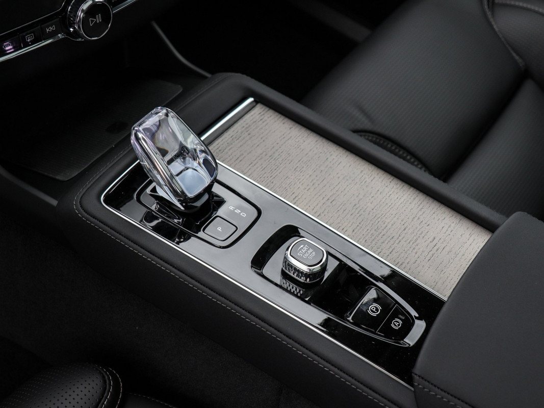 Volvo XC90 T8 Recharge Plug-In Hybrid AWD - SUV/Off-road - Blau - Gebrauchtwagen - Bild 11