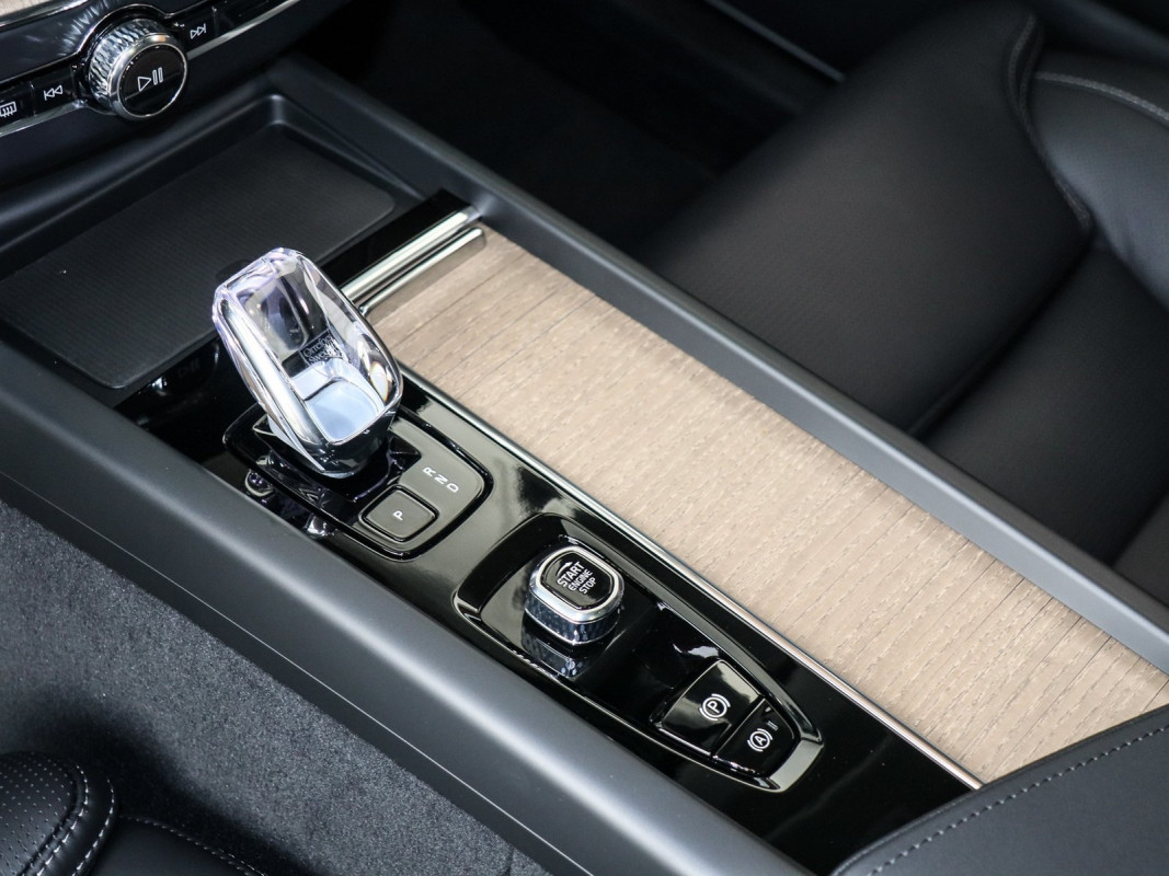 Volvo XC60 T8 Recharge AWD - SUV/Off-road - Grün - Gebrauchtwagen - Bild 11