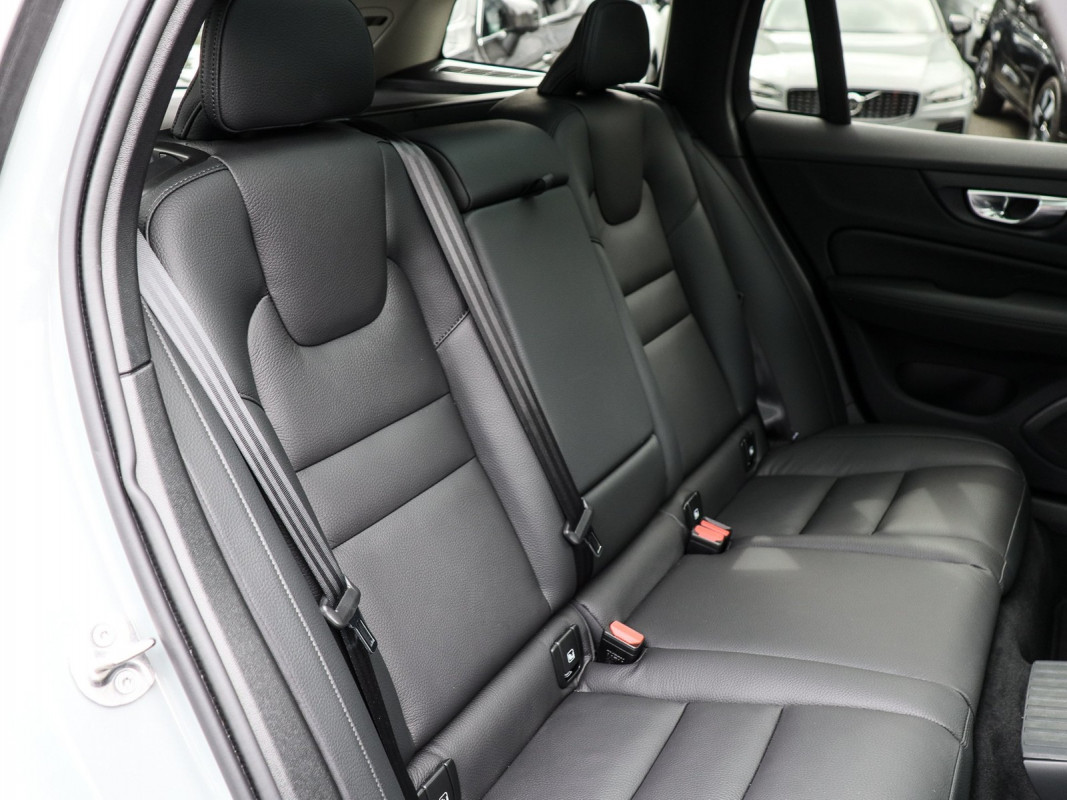 Volvo V60 T6 Recharge AWD - Kombi - Grau - Gebrauchtwagen - Bild 5