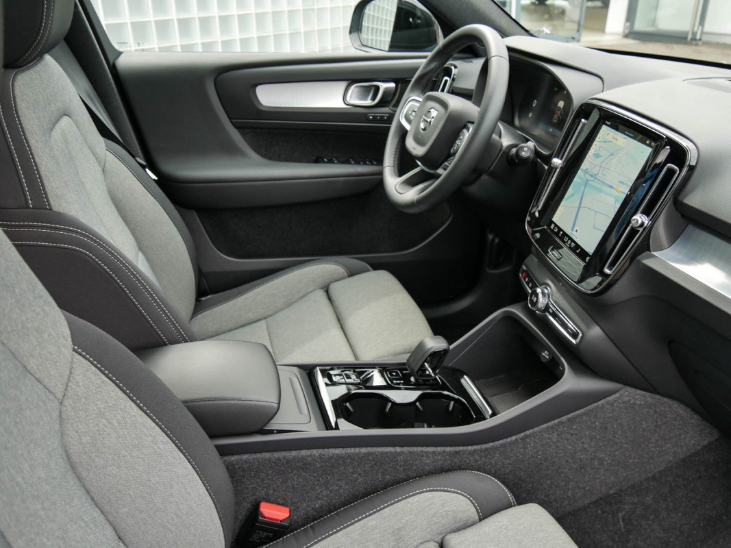 Volvo XC40 - SUV/Off-road - Blau - Gebrauchtwagen - Bild 3