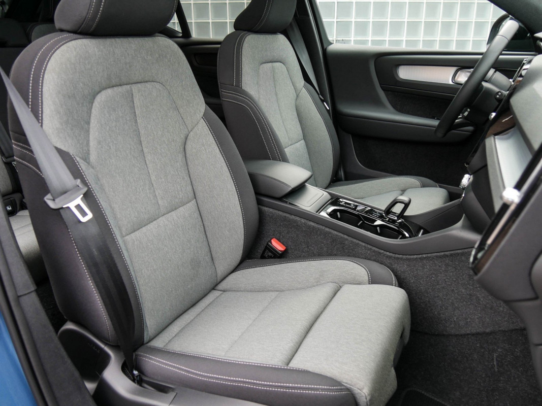 Volvo XC40 - SUV/Off-road - Blau - Gebrauchtwagen - Bild 7