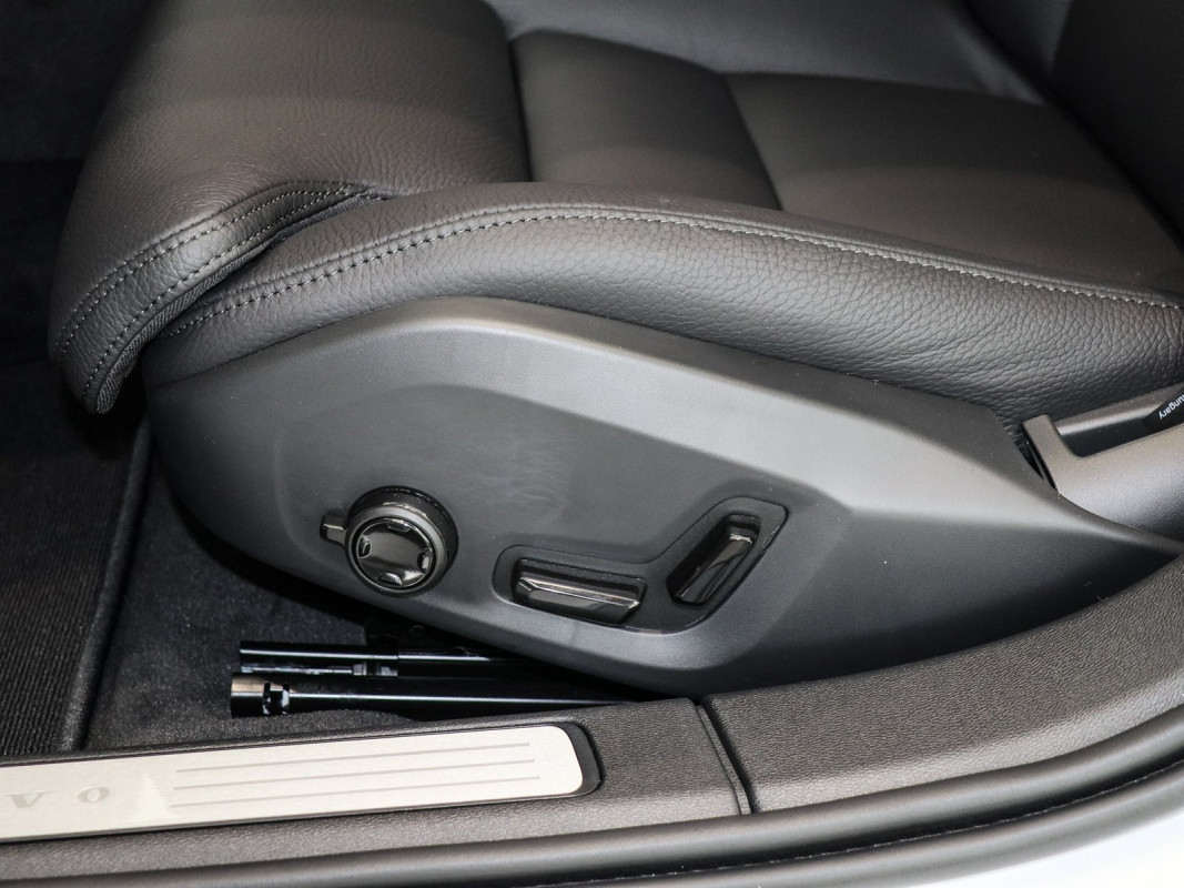 Volvo V60 T6 - Kombi - Weiss - Neuwagen - Bild 11