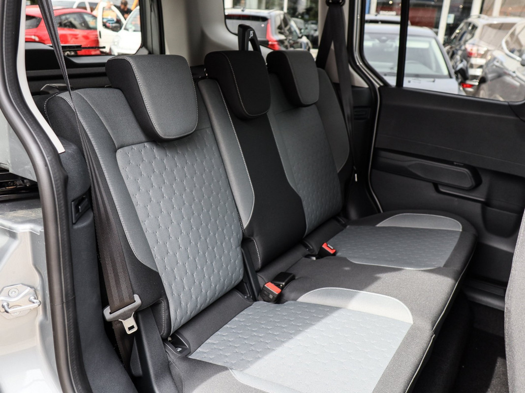 Ford Tourneo Courier Titanium - Van/Minibus - Silber - Gebrauchtwagen - Bild 5