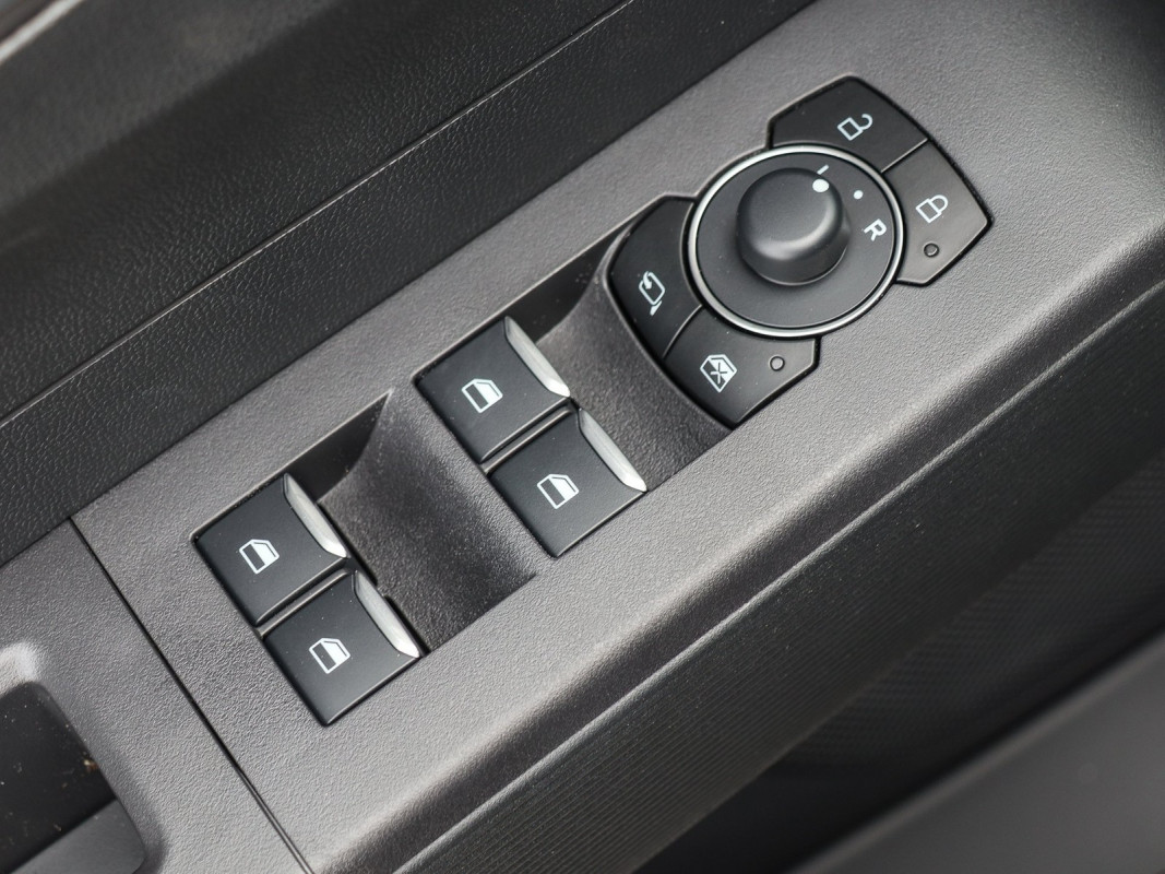 Ford Tourneo Courier Titanium - Van/Minibus - Silber - Gebrauchtwagen - Bild 15