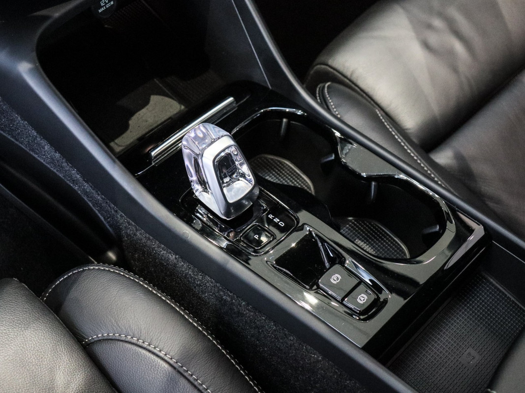 Volvo XC40 T5 Recharge - SUV/Off-road - Weiss - Gebrauchtwagen - Bild 11