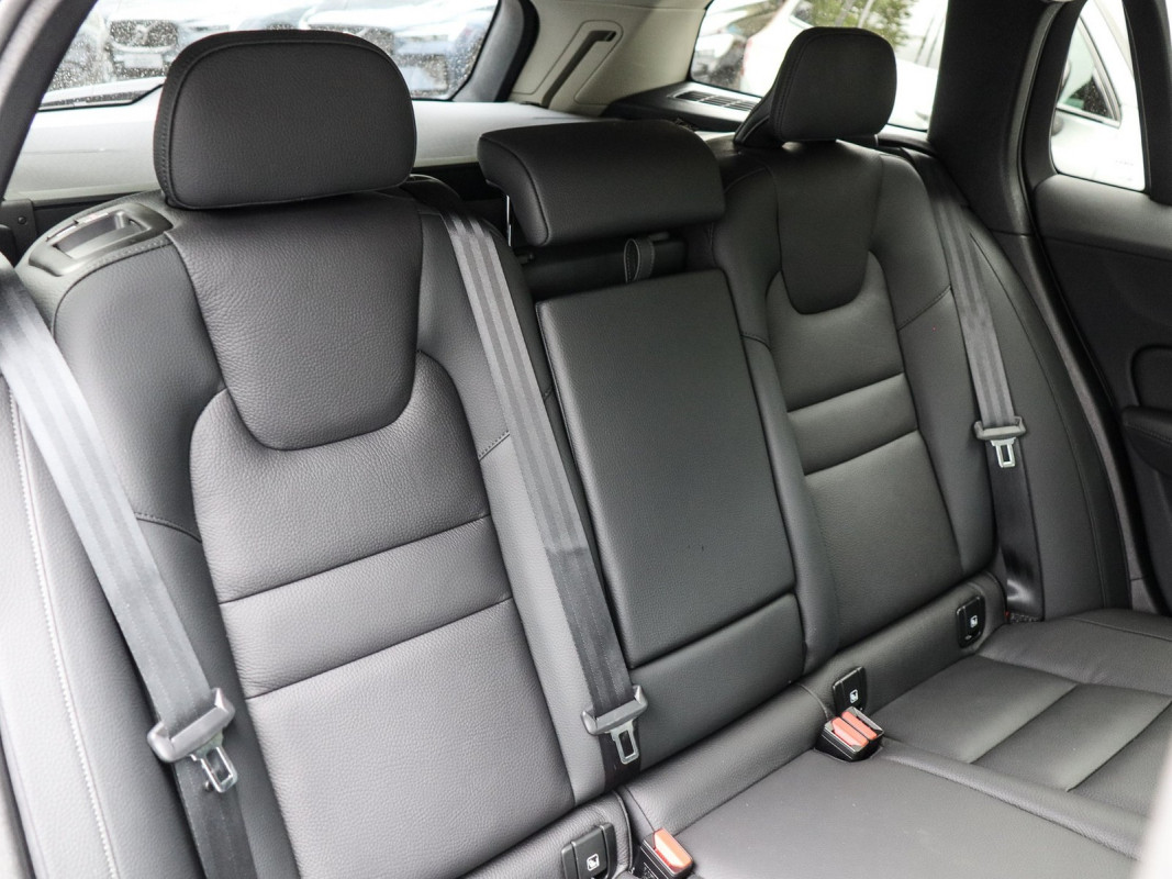 Volvo V60 B4 - Kombi - Weiss - Gebrauchtwagen - Bild 5