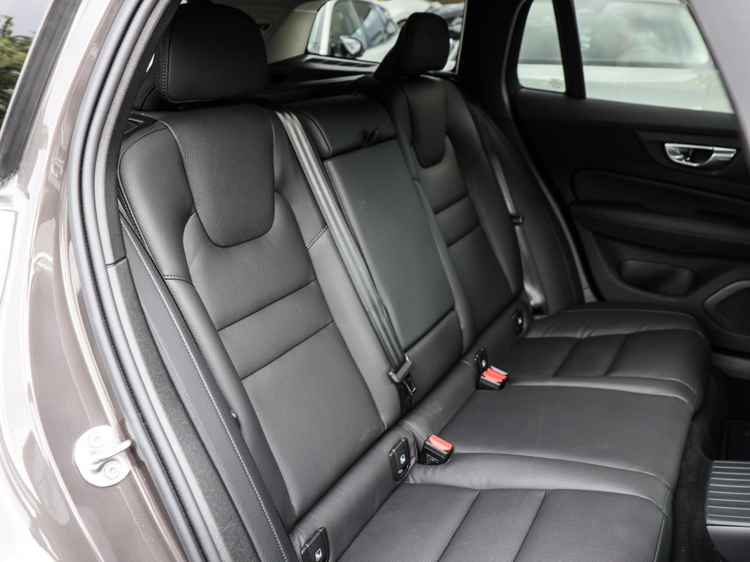 Volvo V60 T6 Recharge AWD - Kombi - Grau - Gebrauchtwagen - Bild 5