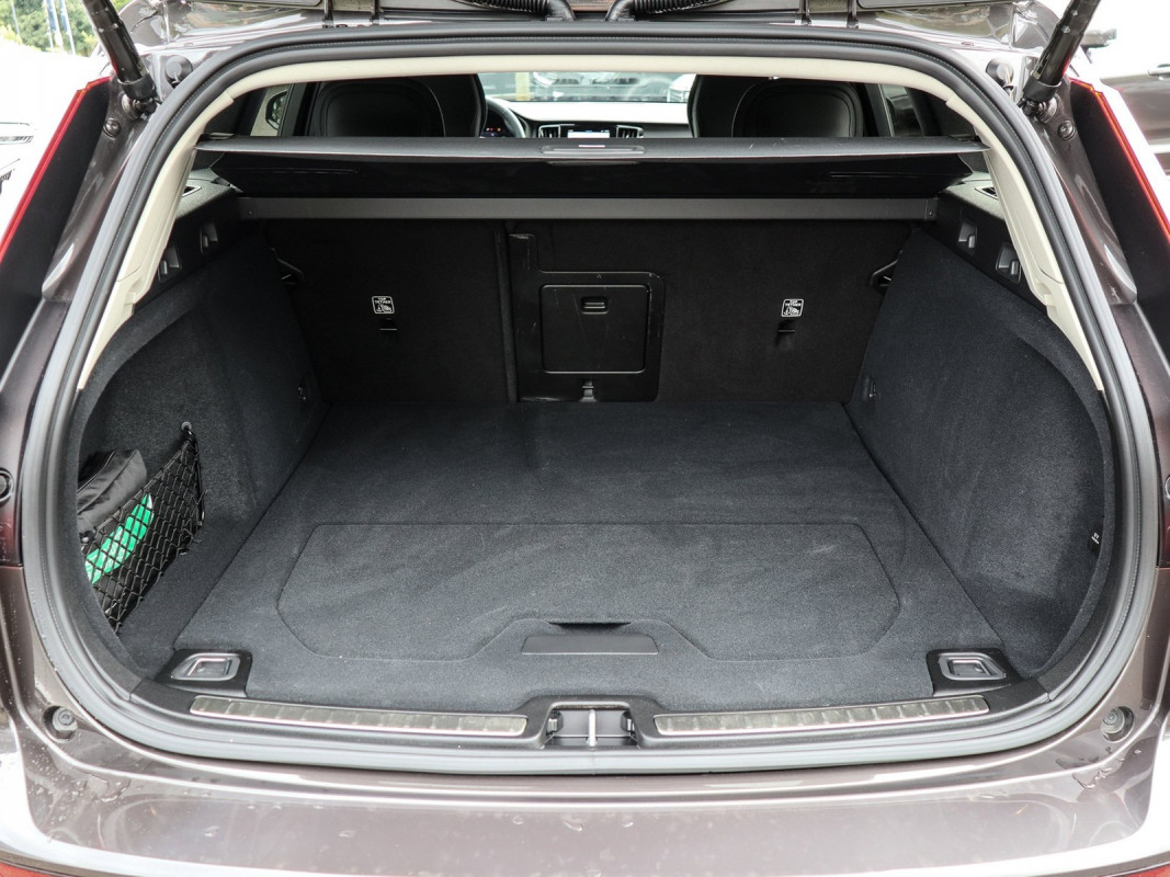 Volvo V60 T6 Recharge AWD - Kombi - Grau - Gebrauchtwagen - Bild 12