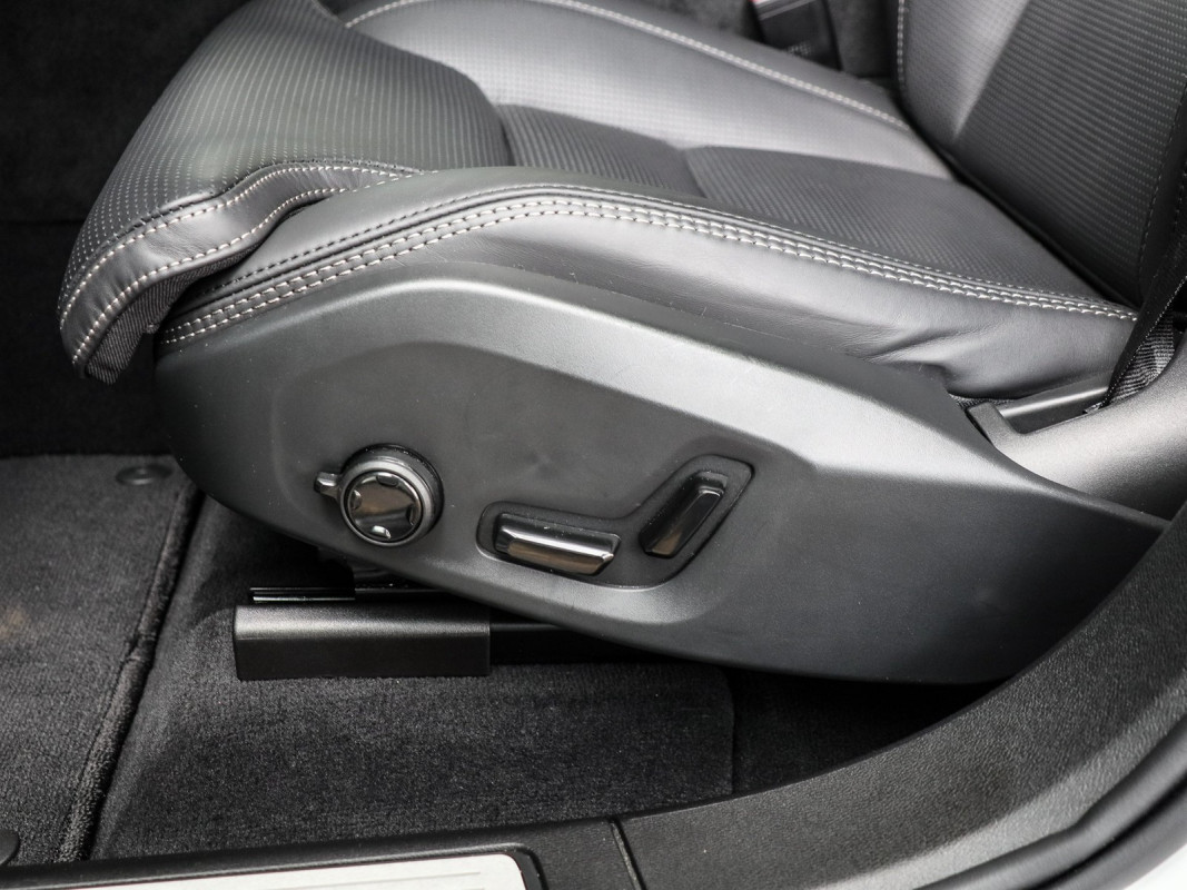 Volvo XC60 B5 (B) - SUV/Off-road - Weiss - Gebrauchtwagen - Bild 14