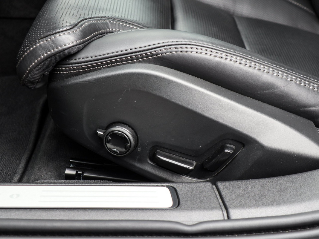 Volvo V60 T6 Recharge AWD - Kombi - Grau - Gebrauchtwagen - Bild 14