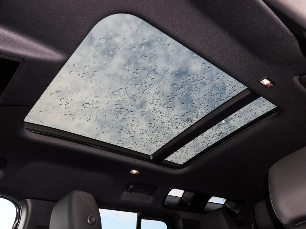 Land Rover Defender - SUV/Off-road - Schwarz - Gebrauchtwagen - Bild 11