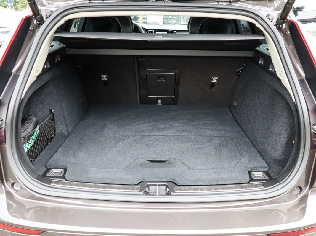 Volvo V60 T6 Recharge AWD - Kombi - Grau - Gebrauchtwagen - Bild 11