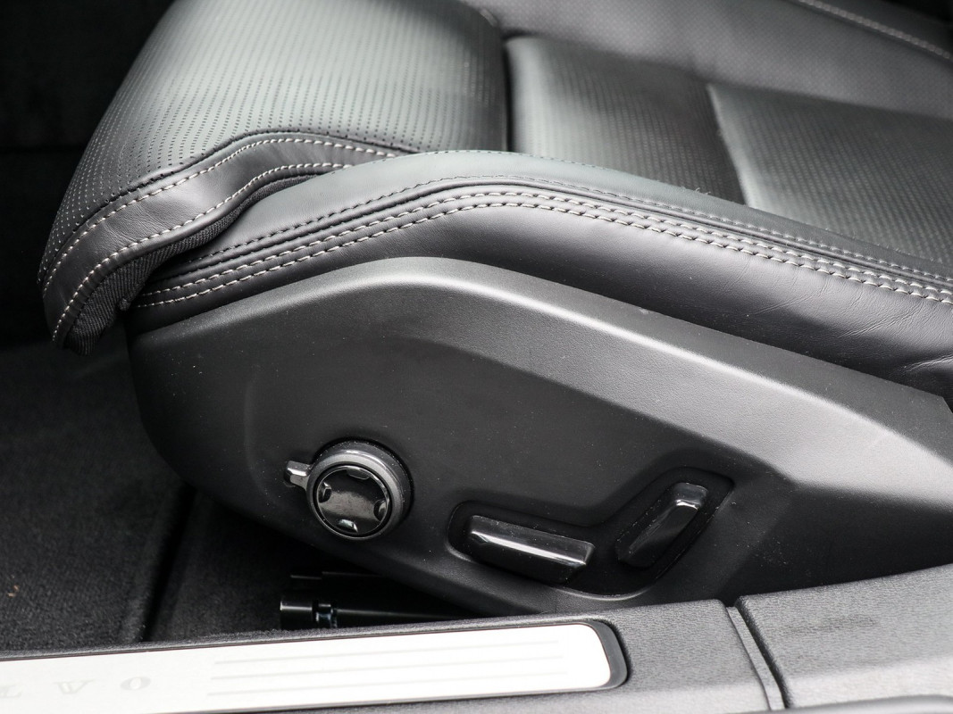 Volvo V60 T6 Recharge AWD - Kombi - Grau - Gebrauchtwagen - Bild 14