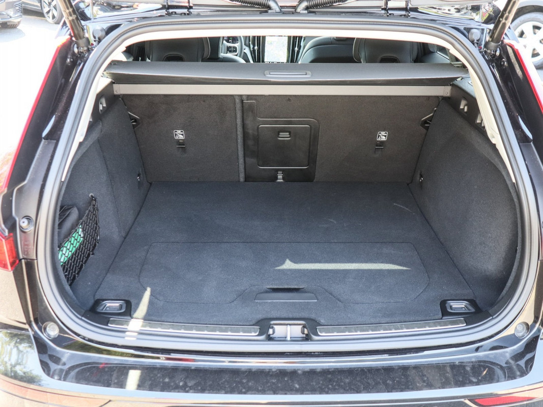 Volvo V60 T6 Recharge AWD - Kombi - Schwarz - Gebrauchtwagen - Bild 11