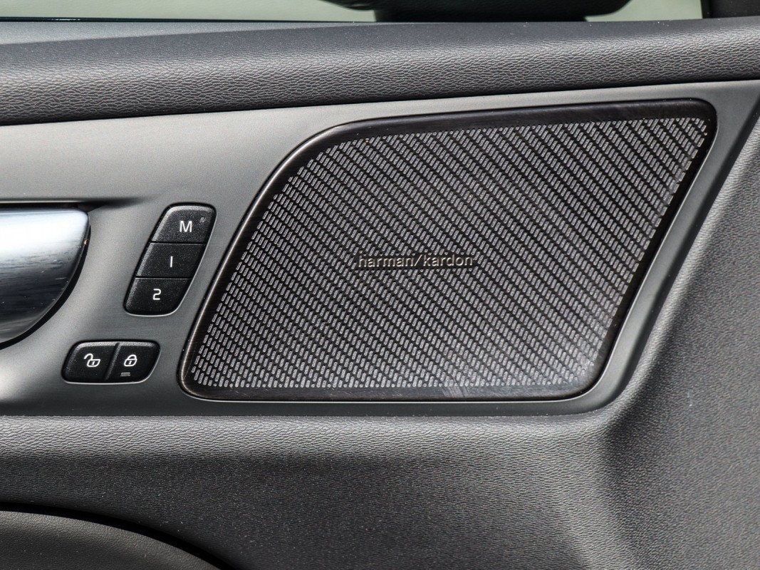 Volvo V60 T6 Recharge AWD - Kombi - Schwarz - Gebrauchtwagen - Bild 14