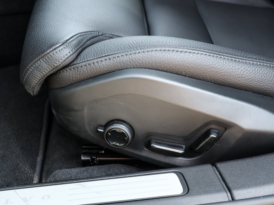 Volvo V60 T6 Recharge AWD - Kombi - Schwarz - Gebrauchtwagen - Bild 15