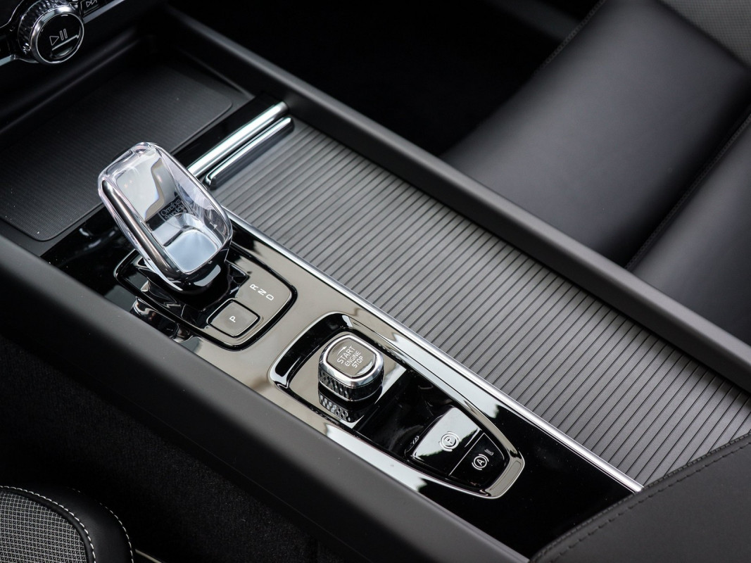 Volvo XC60 T6 Recharge - SUV/Off-road - Grau - Neuwagen - Bild 9