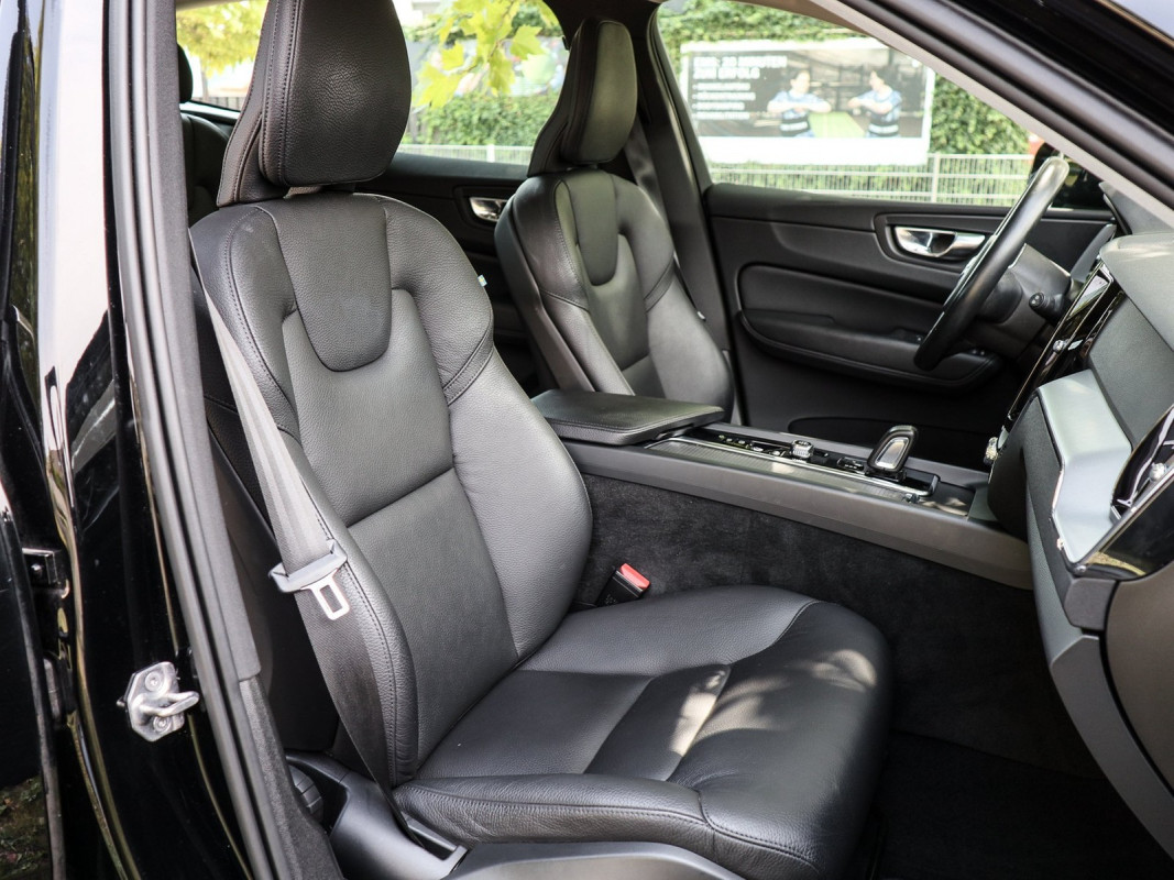 Volvo XC60 B4 Diesel - SUV/Off-road - Schwarz - Gebrauchtwagen - Bild 7