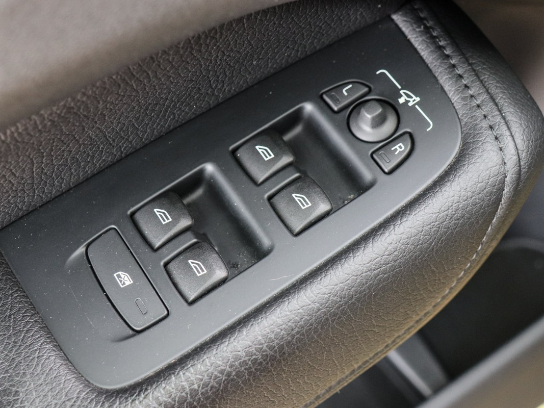 Volvo XC60 B4 Diesel - SUV/Off-road - Schwarz - Gebrauchtwagen - Bild 15