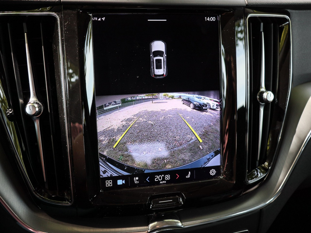 Volvo XC60 B4 Benzin - SUV/Off-road - Schwarz - Gebrauchtwagen - Bild 13