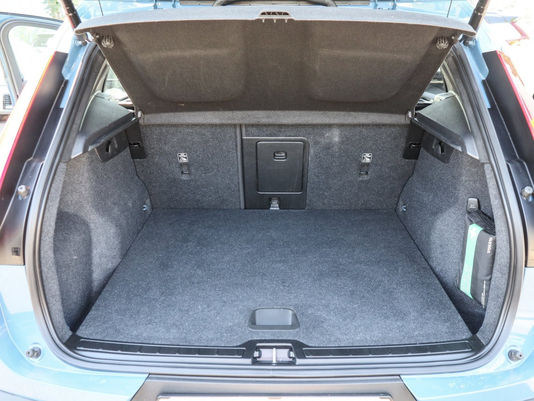 Volvo XC40 T5 Recharge - SUV/Off-road - Blau - Gebrauchtwagen - Bild 12