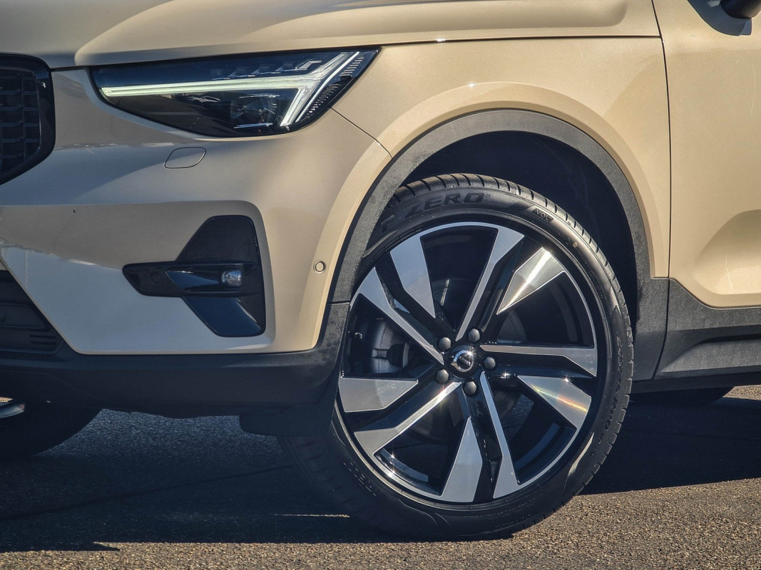 Volvo XC40 B4 - SUV/Off-road - Beige - Gebrauchtwagen - Bild 6