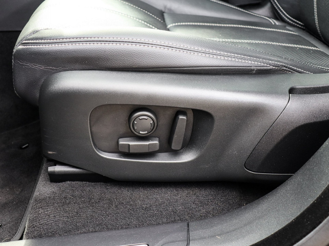 Land Rover Range Rover Velar - SUV/Off-road - Schwarz - Gebrauchtwagen - Bild 12