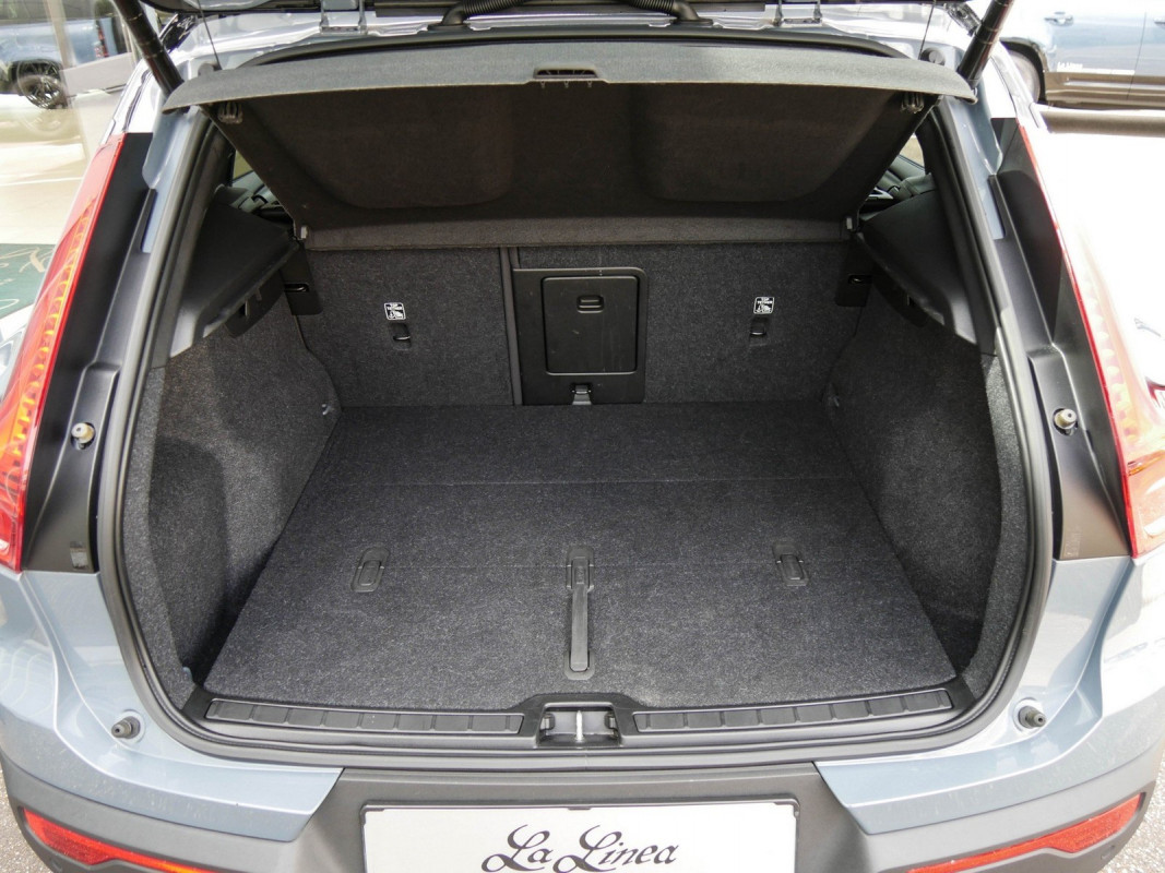Volvo XC40 - SUV/Off-road - Grau - Gebrauchtwagen - Bild 13