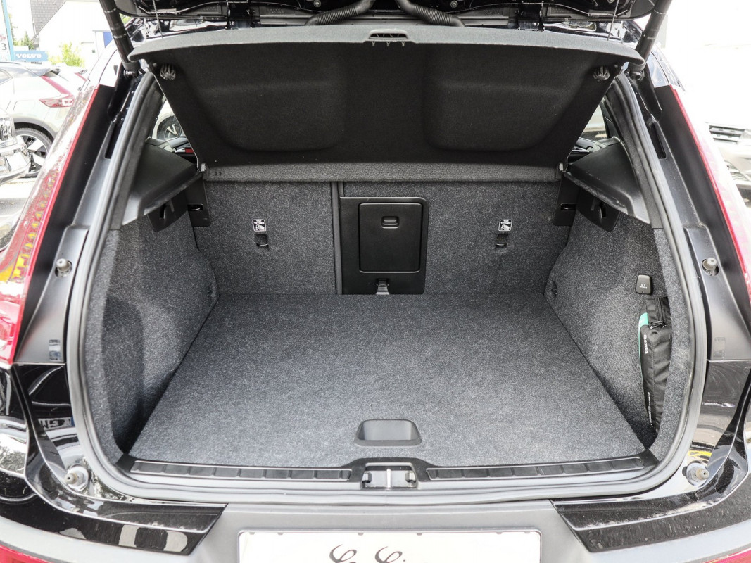 Volvo XC40 T4 - SUV/Off-road - Schwarz - Gebrauchtwagen - Bild 12