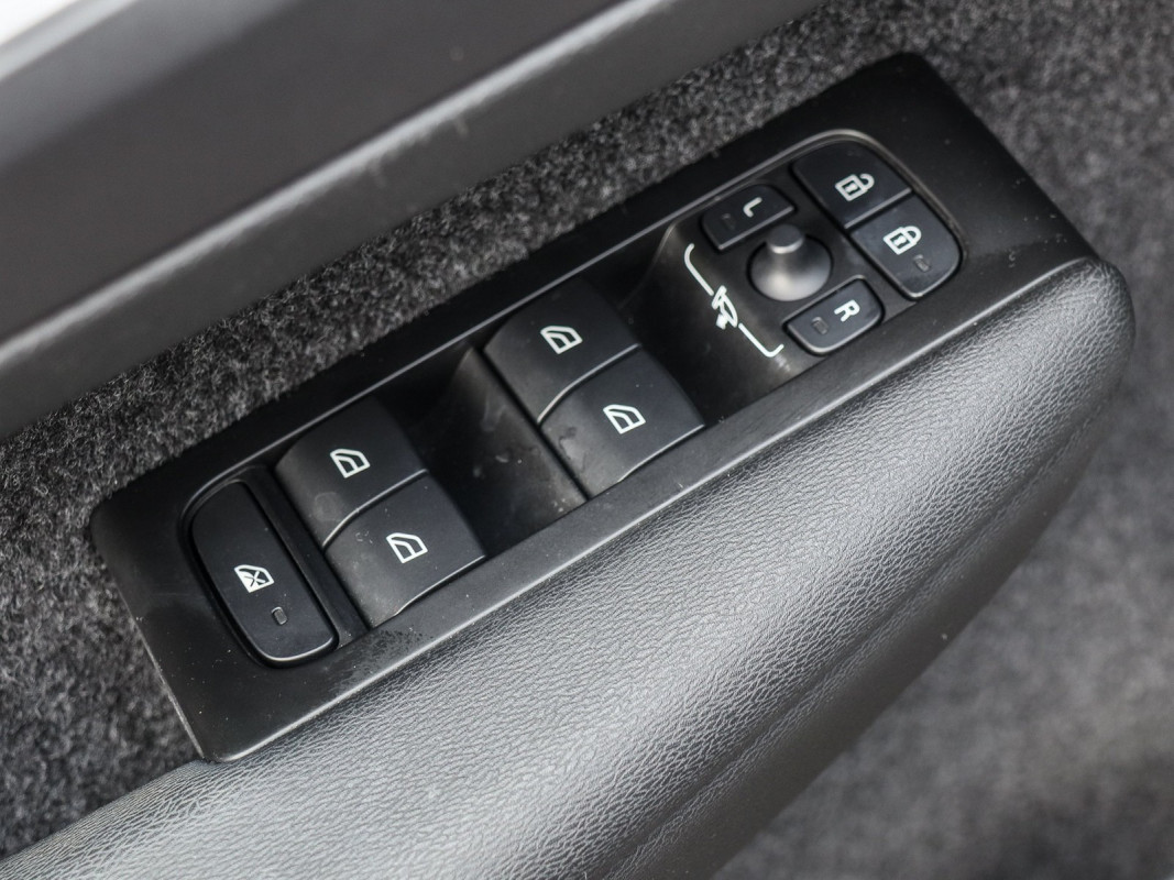 Volvo XC40 T4 - SUV/Off-road - Schwarz - Gebrauchtwagen - Bild 15